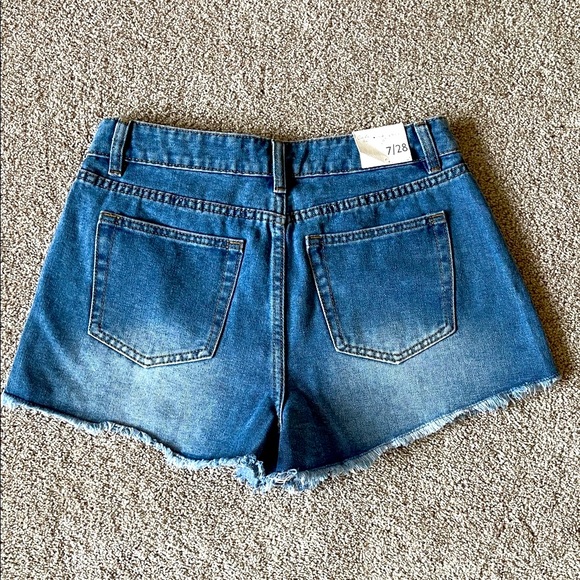 Cali-1850 Blue Denim Studded Festival Shorts Sz 7/28 - Picture 2 of 15